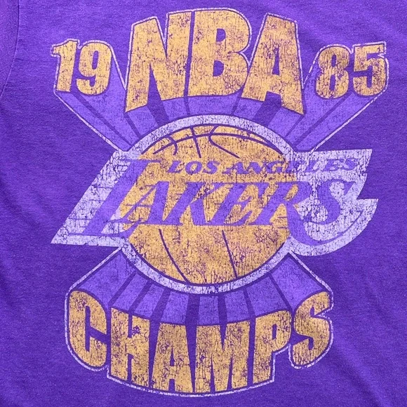 NBA x Old Navy 1985 L.A. Lakers NBA Champs Vintage Purple T Shirt Size S 💎 - Picture 3 of 4